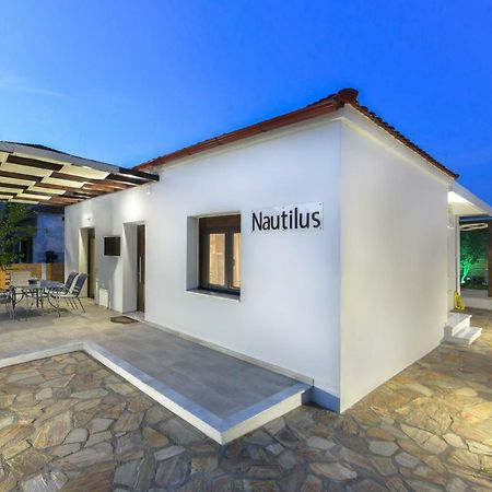 Νautilus Luxury Apartments Ierissos Exteriör bild